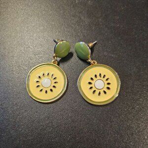 CHUU Korean Kiwi Slice Drop Earrings – Fresh Fruit-Inspired Summer Jewelry